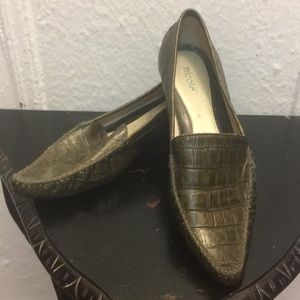 Flat pointer loafers shoes